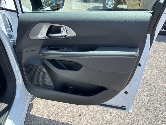 2025 Chrysler Voyager LX photo 22