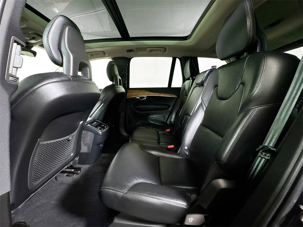 2022 Volvo XC90 T5 Momentum photo 11