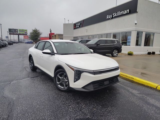 2025 Kia K4 LXS's photo