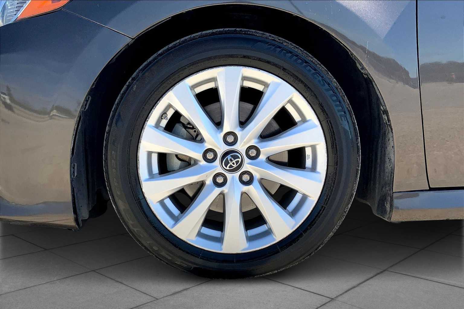 2019 Toyota Camry LE photo 9