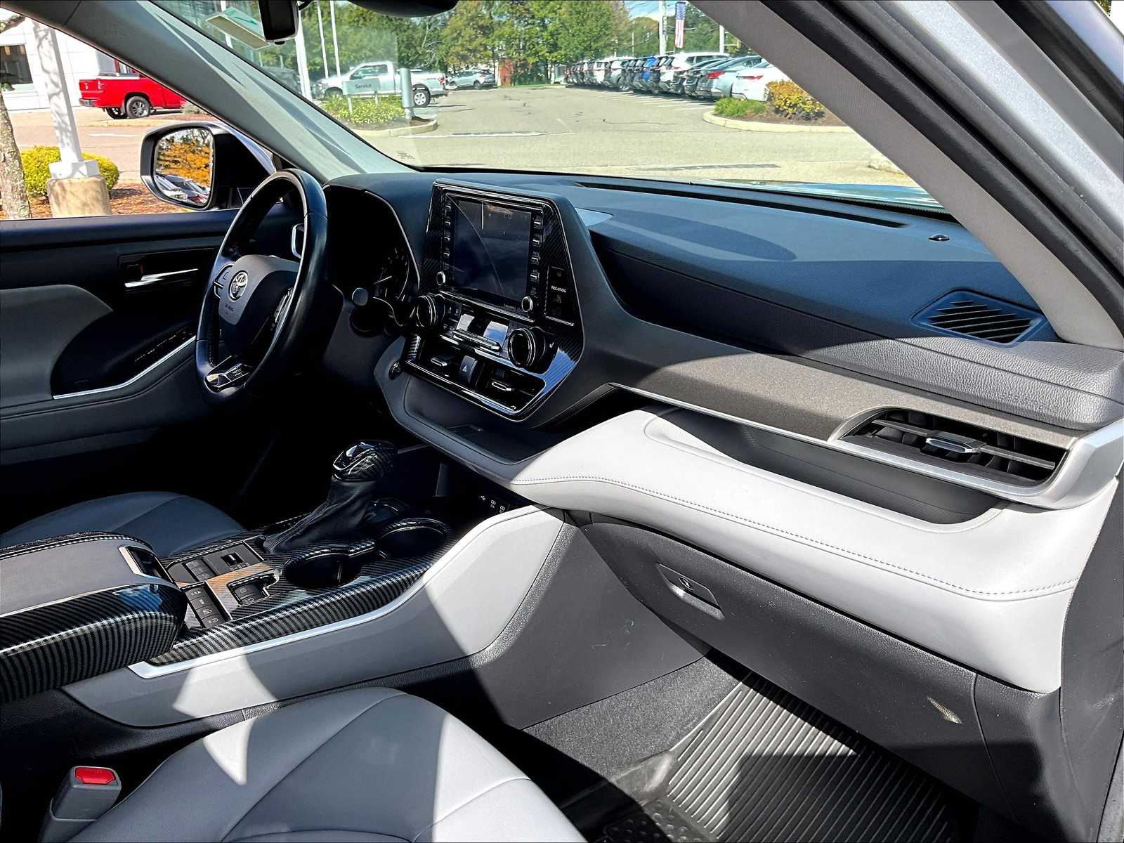 2021 Toyota Highlander XLE photo 14