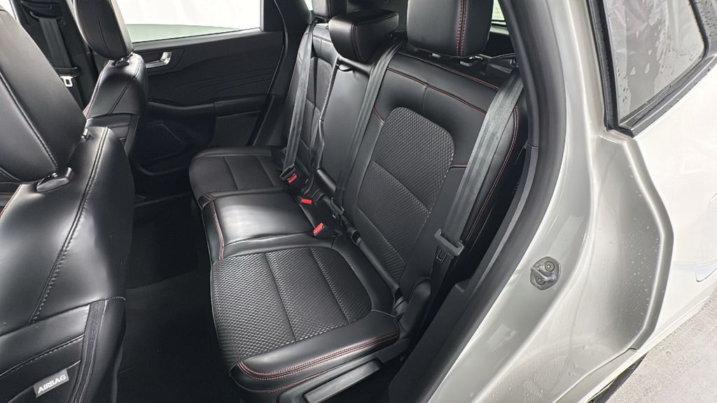 2024 Ford Escape ST-Line Select photo 12