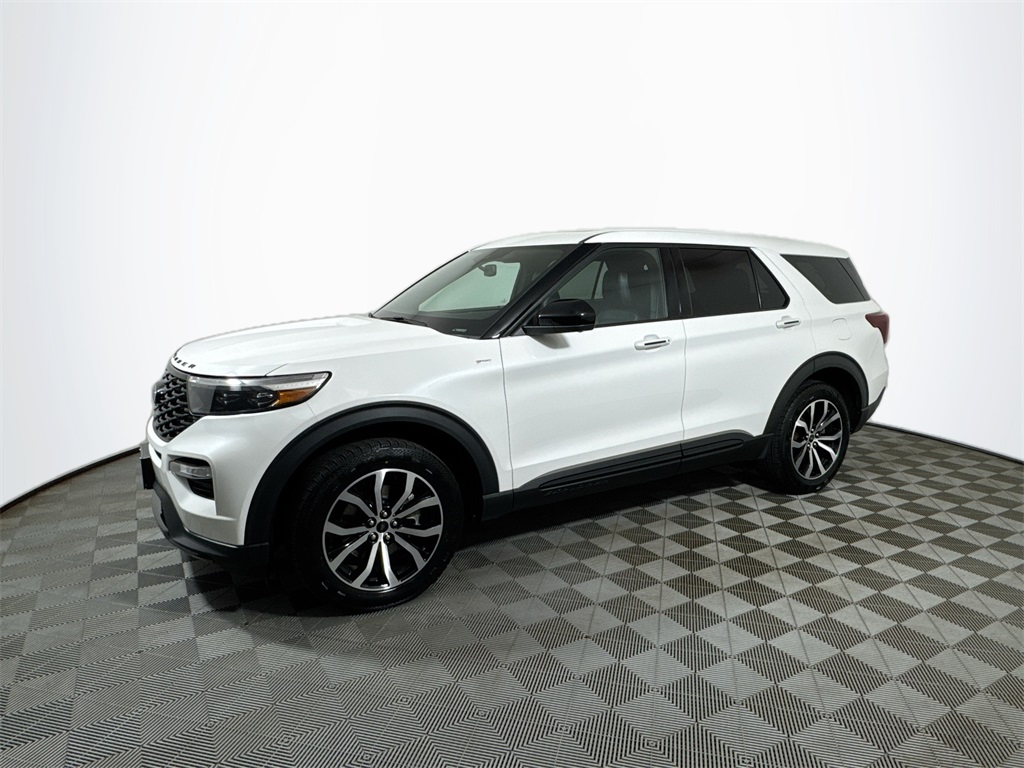 2022 Ford Explorer ST-Line photo 2
