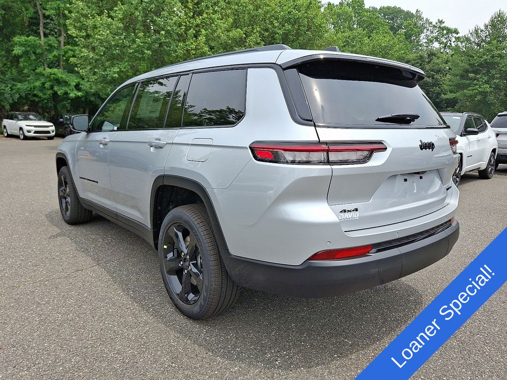 2025 Jeep Grand Cherokee Limited photo 3