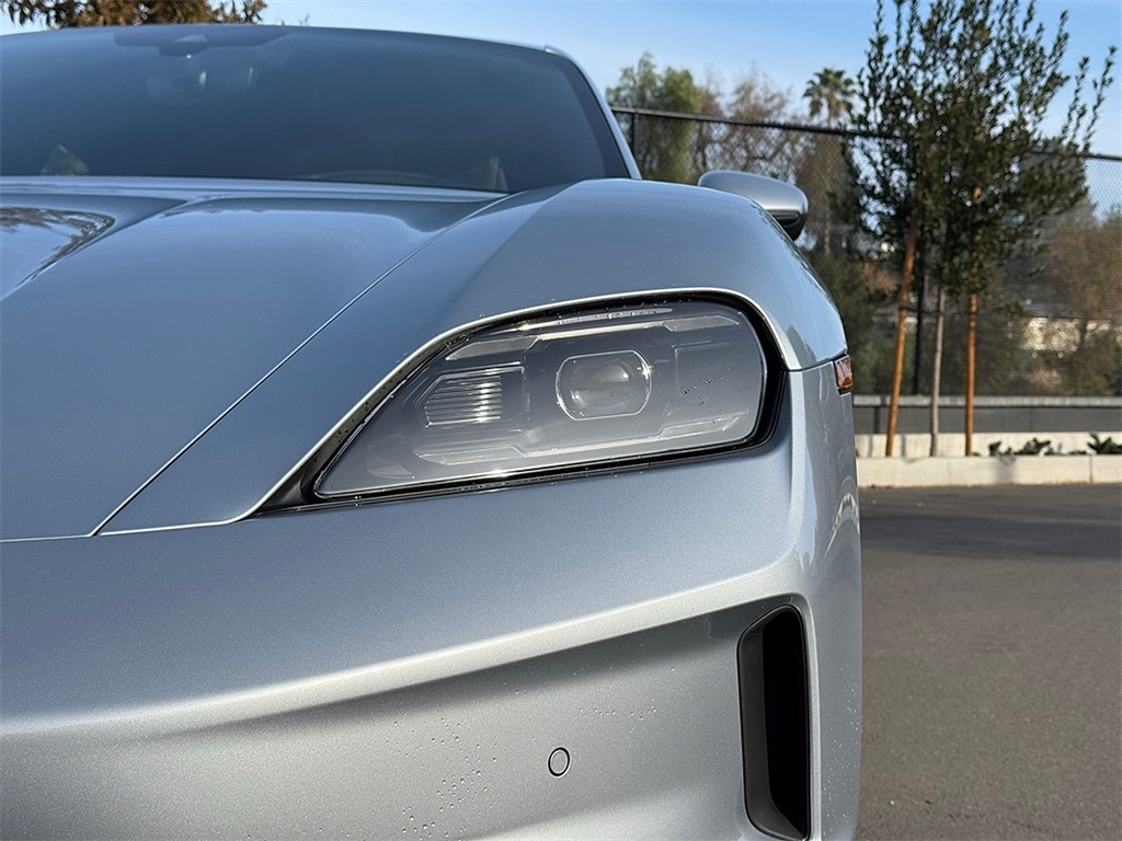 2025 Porsche Taycan 4S photo 3