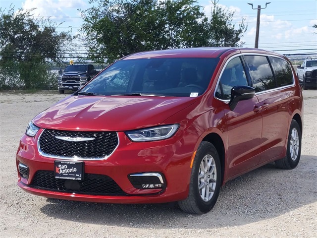 2026 Chrysler Pacifica photo 3