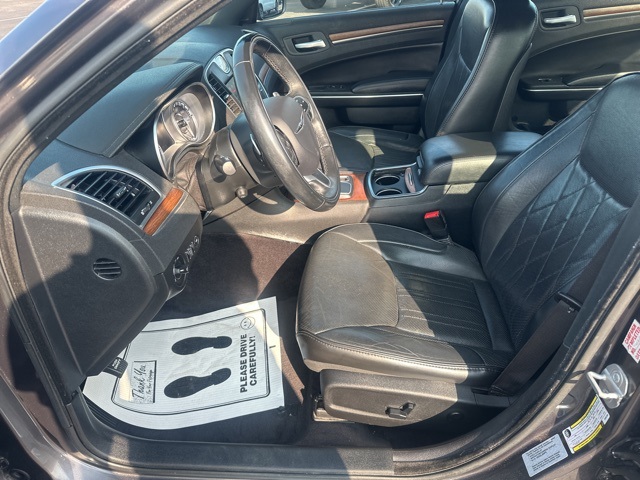 2017 Chrysler 300 C Platinum photo 12