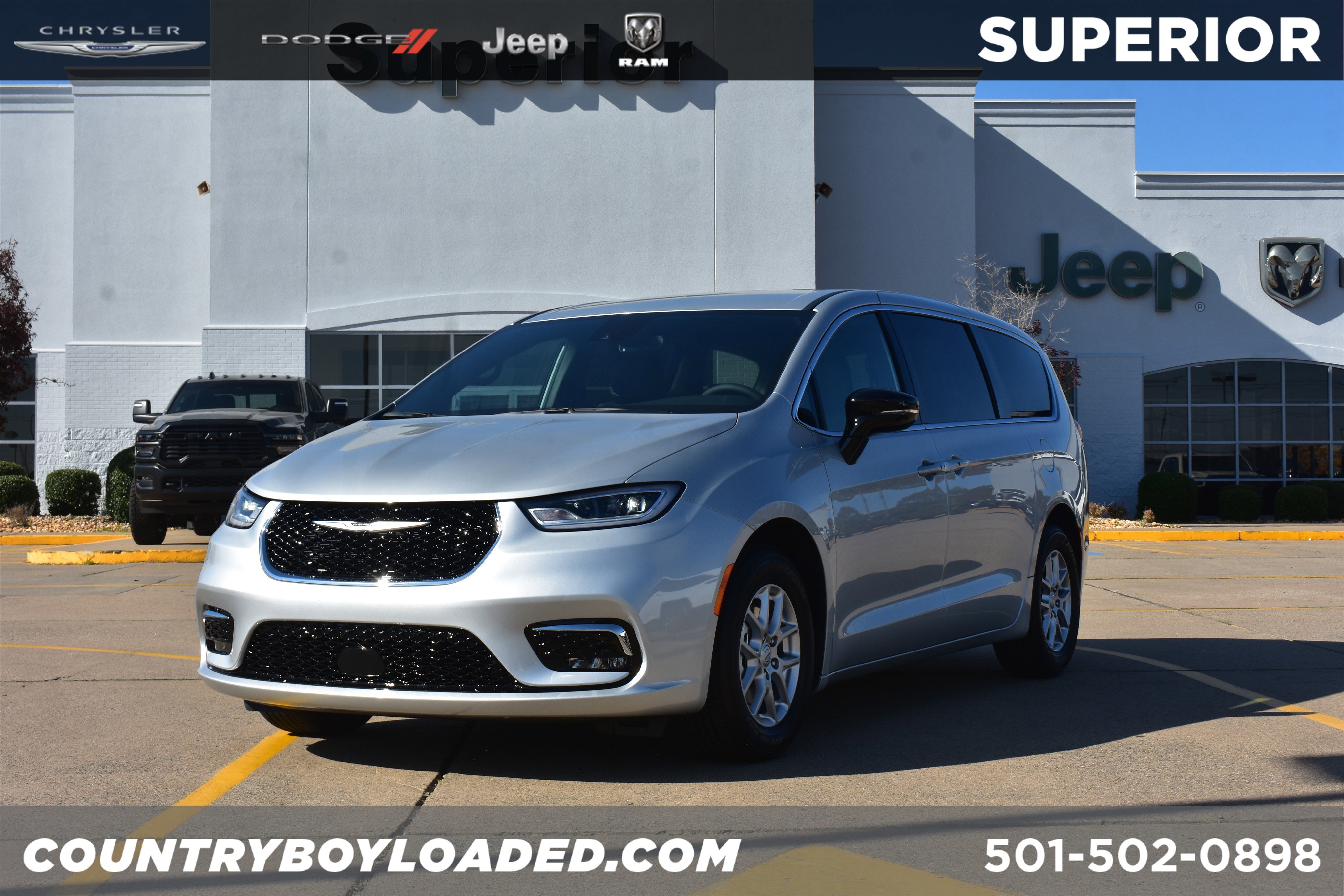 2026 Chrysler Pacifica Select's photo