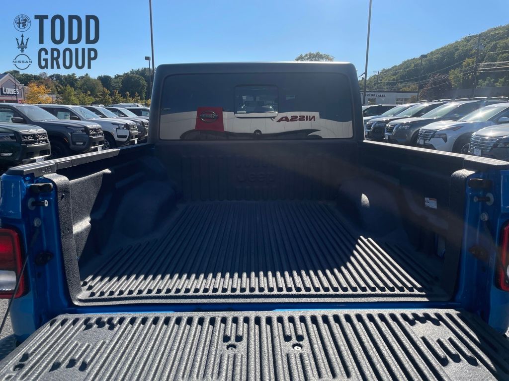 2023 Jeep Gladiator Willys photo 24