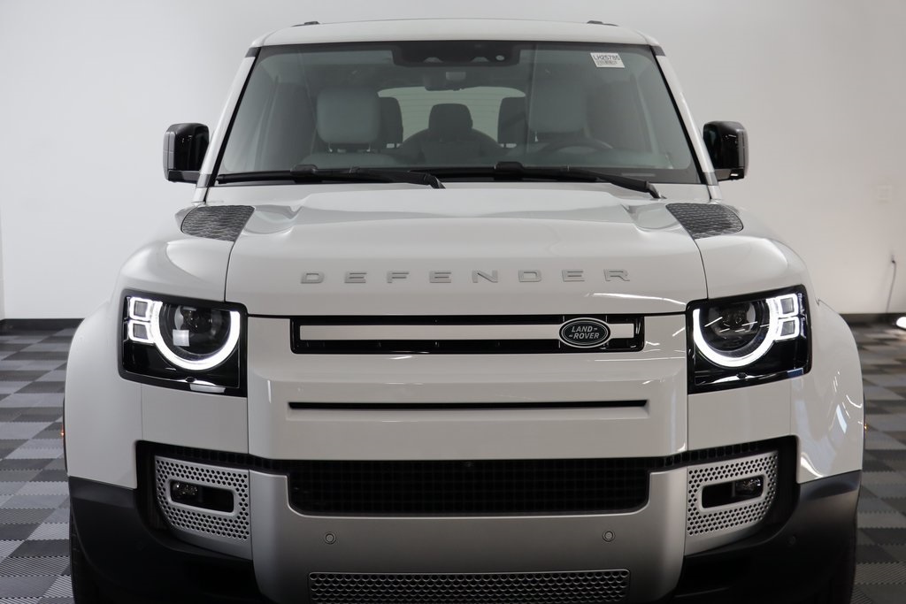2025 Land Rover Defender 130 S photo 25