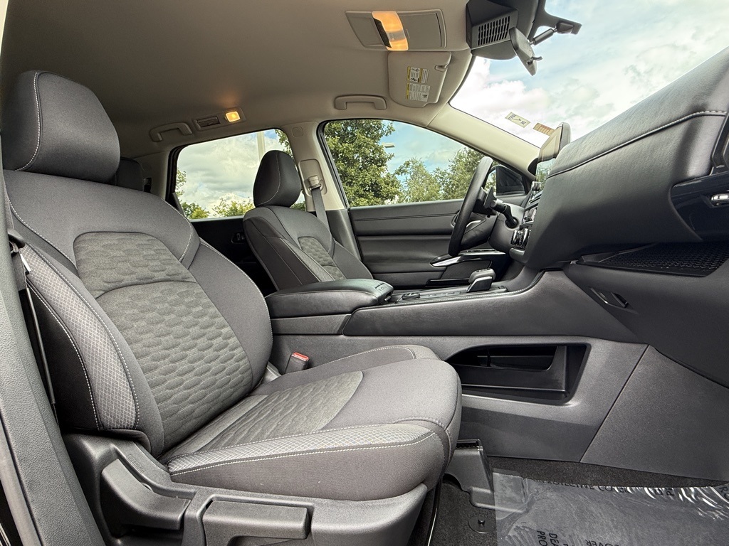 2025 Nissan Pathfinder S photo 26