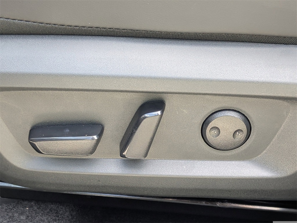 2025 Nissan Rogue SV photo 19