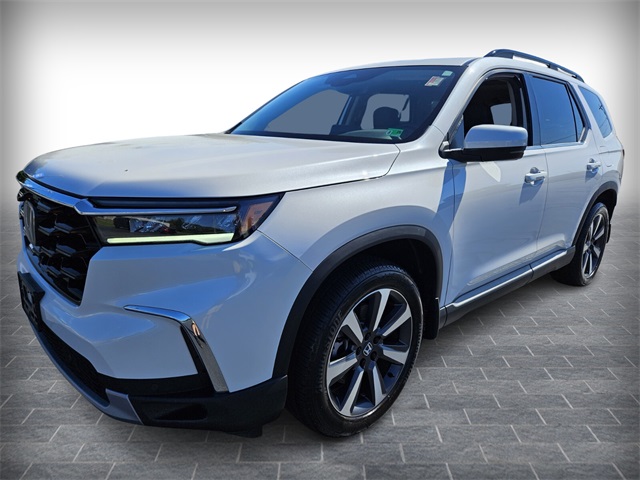 2024 Honda Pilot Touring photo 2