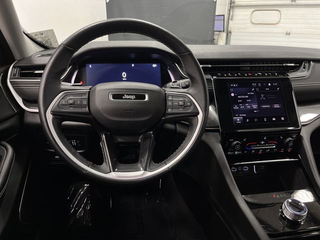 2022 Jeep Grand Cherokee Laredo photo 4