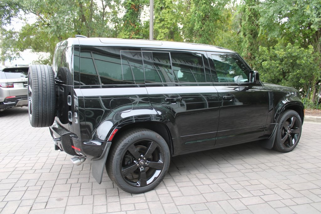 2025 Land Rover Defender 110 V8 photo 4