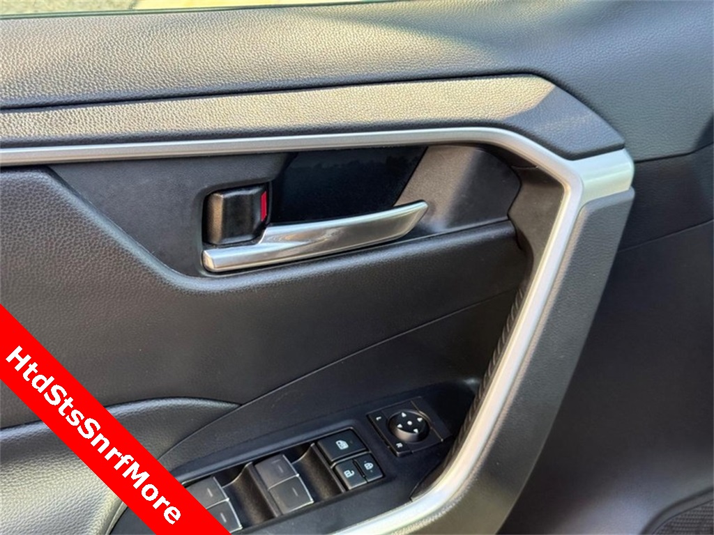 2022 Toyota RAV4 Hybrid XLE photo 18