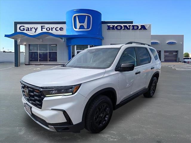 2025 Honda Pilot TrailSport photo 2