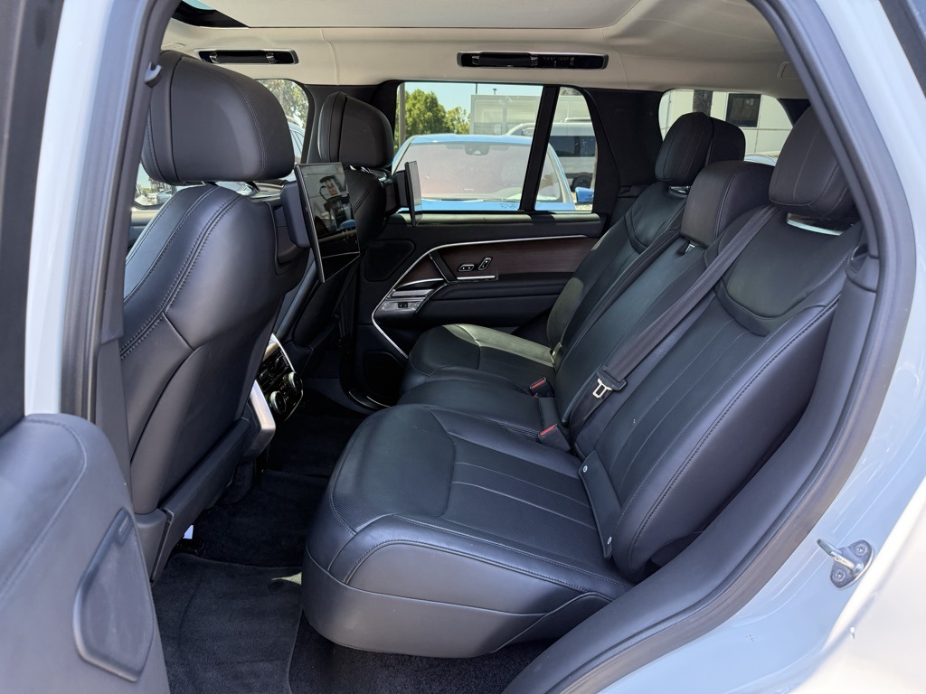 2023 Land Rover Range Rover Autobiography photo 19