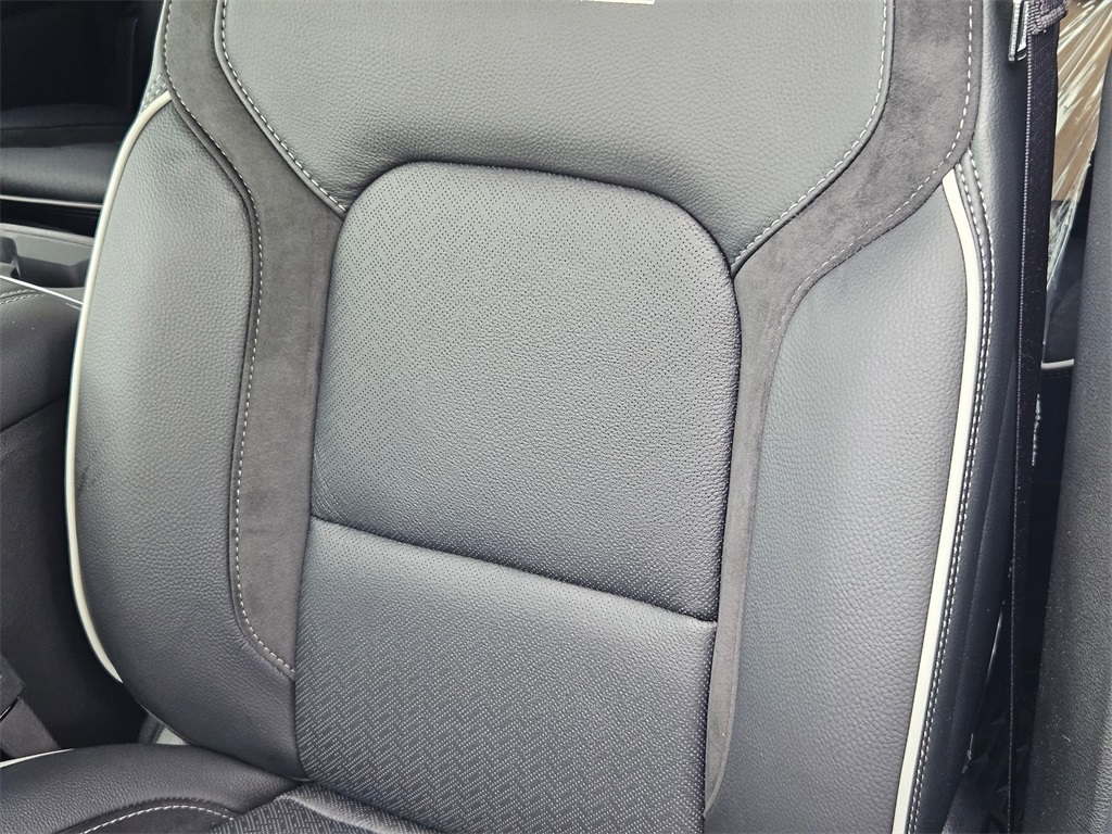 New 2025 Billet Silver Metallic Clear-Coat Exterior Paint RAM Laramie image 34