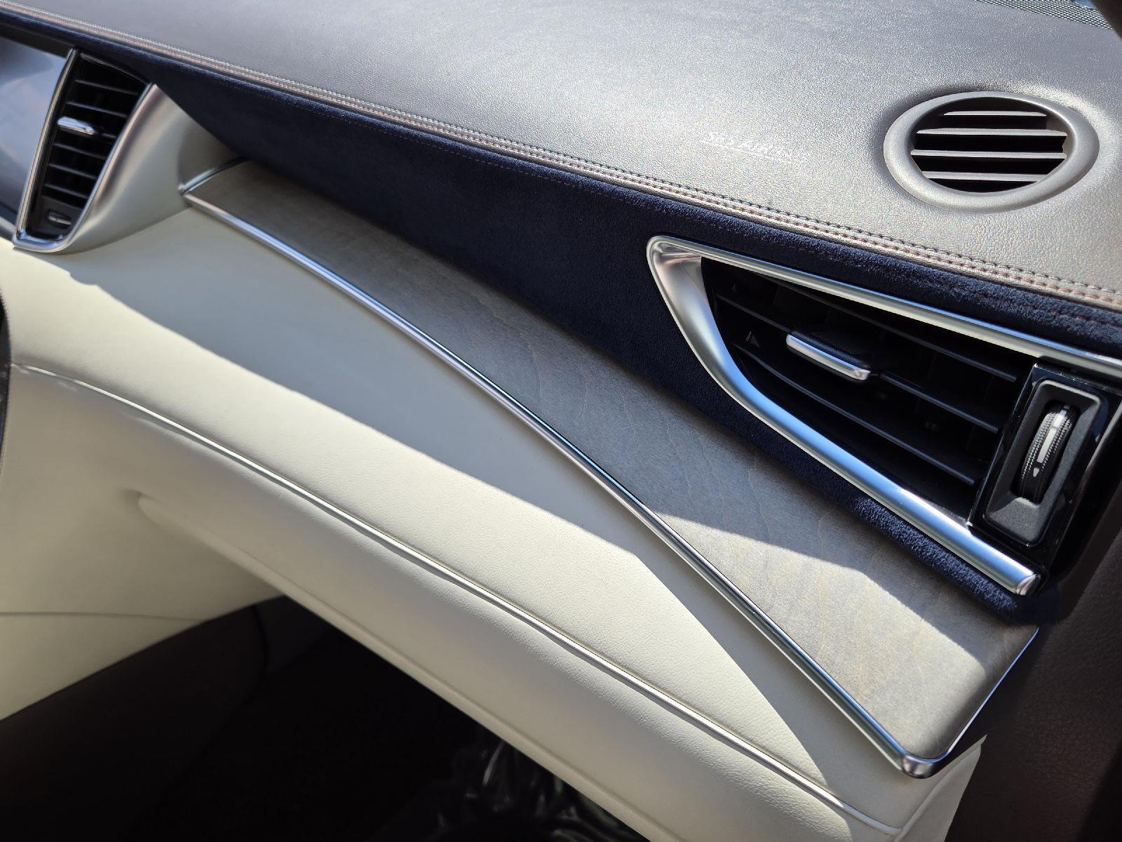2019 Infiniti QX50 Essential photo 16