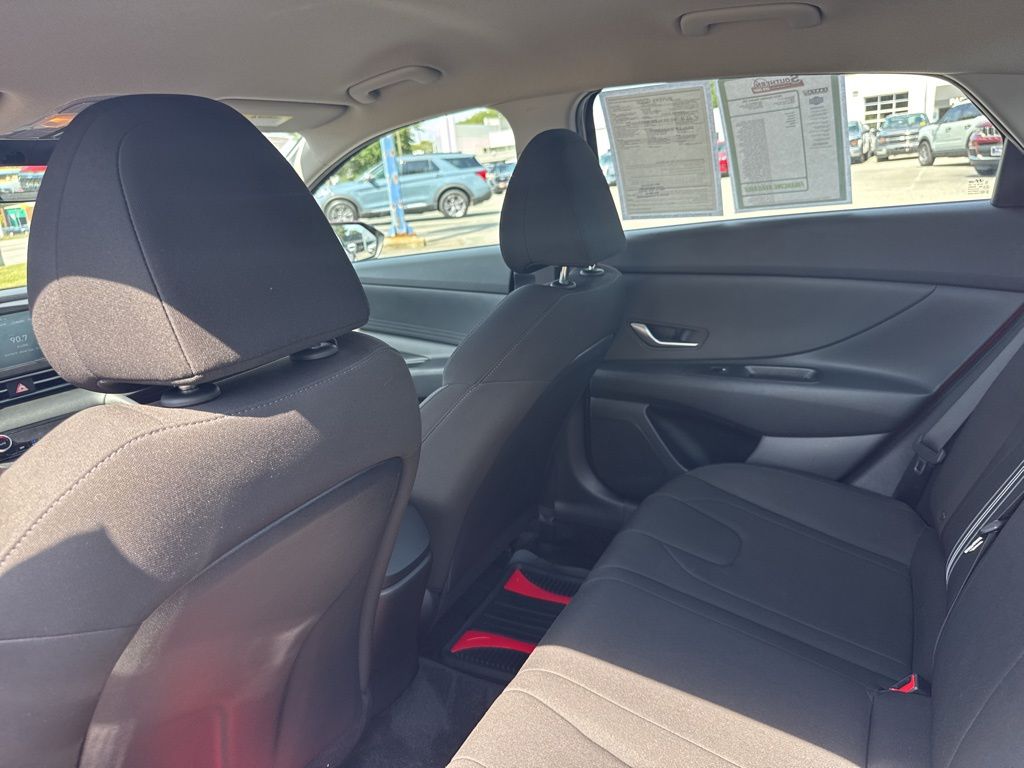 2023 Hyundai Elantra SEL photo 19