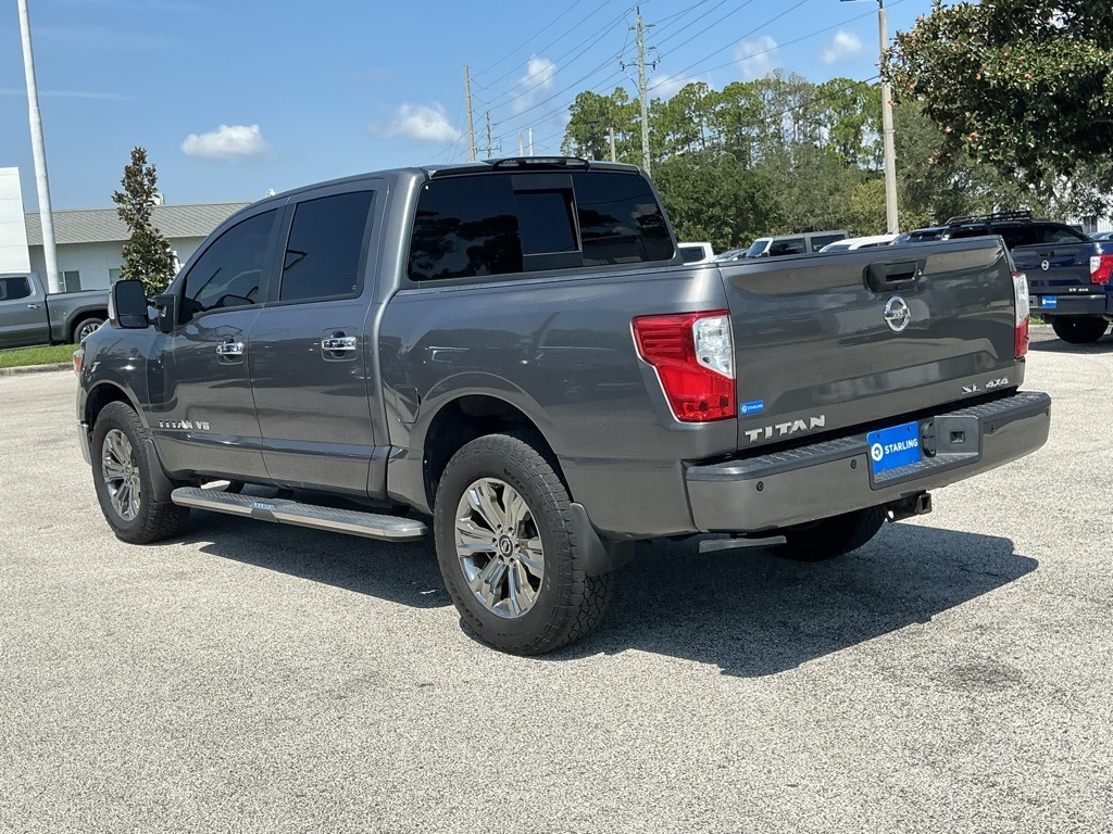 2019 Nissan Titan SL photo 9
