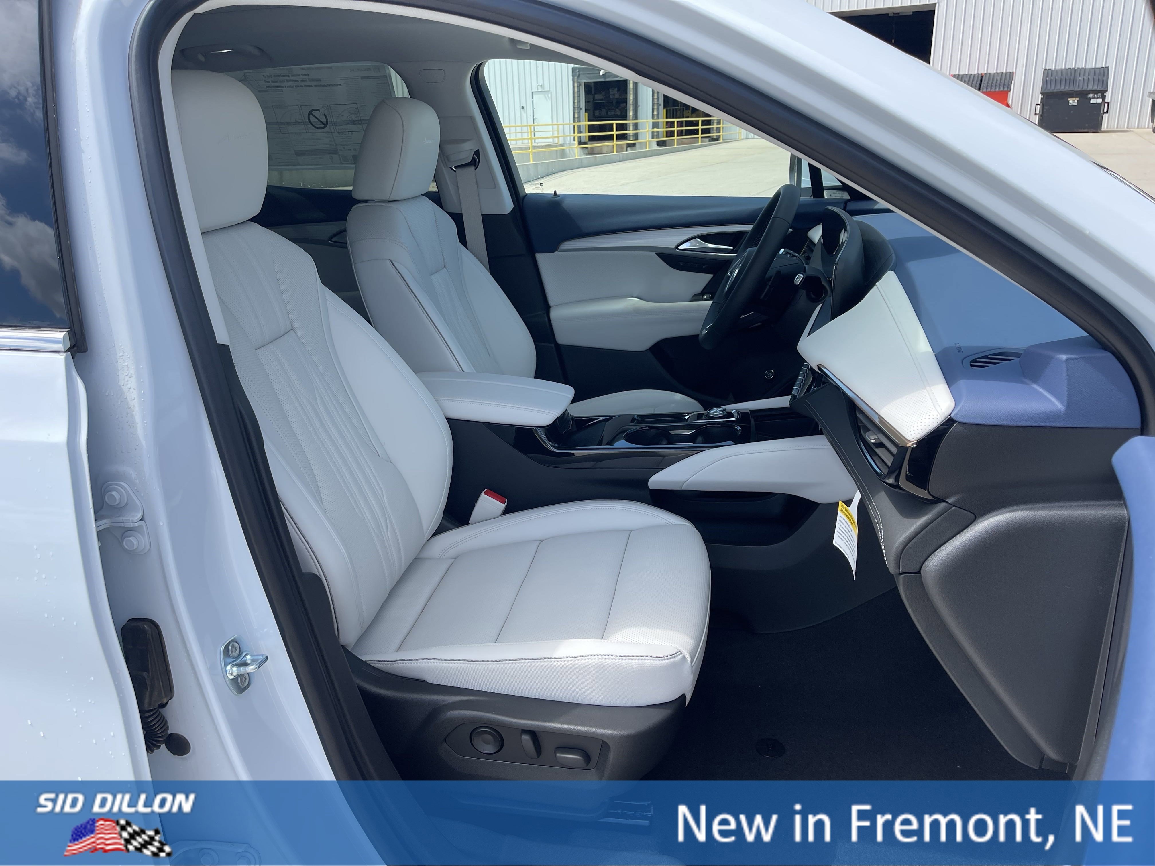 2025 Buick Envision Avenir photo 3