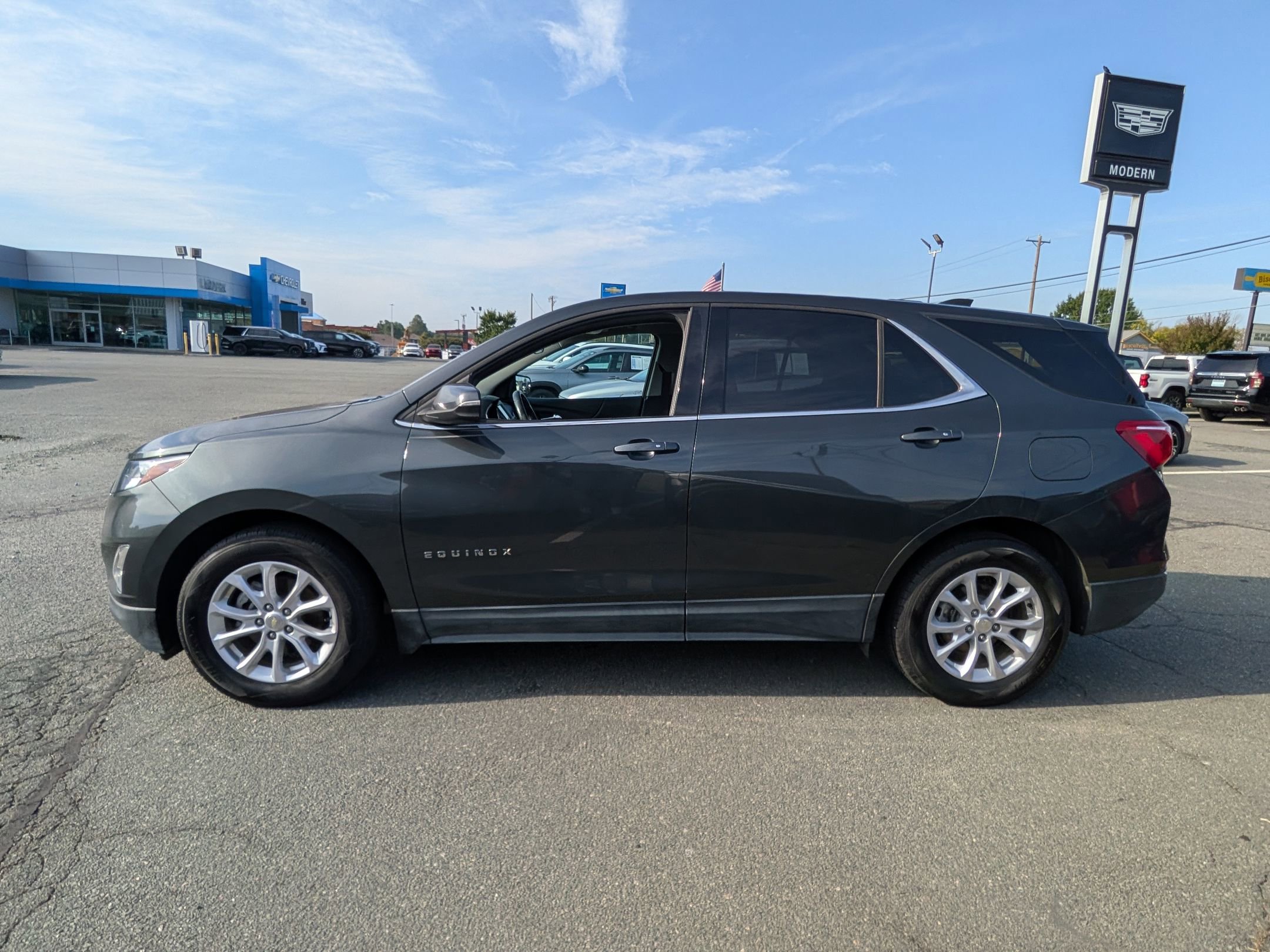 2018 Chevrolet Equinox LT photo 2