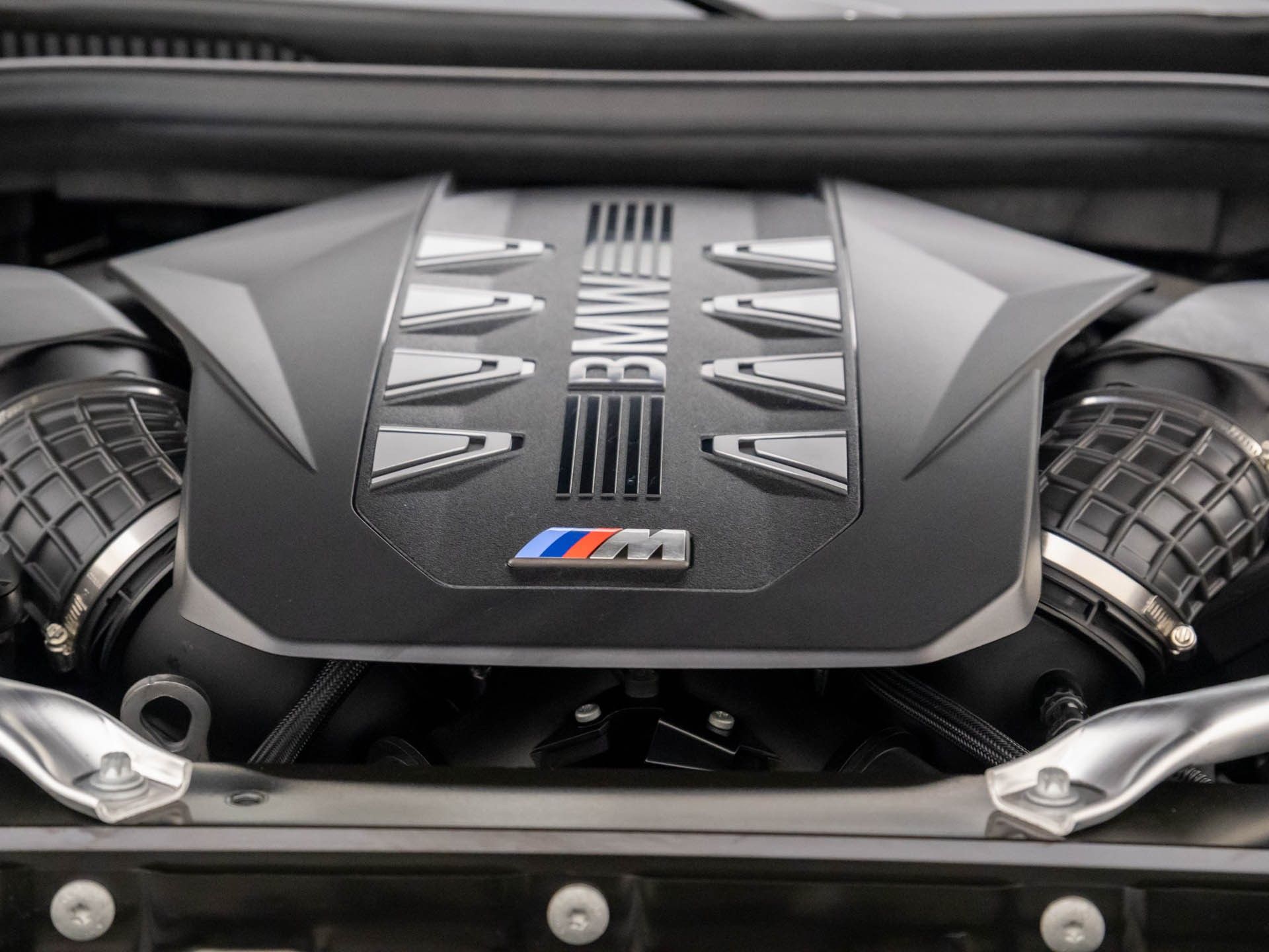 New 2026 Dravit Grey Metallic BMW M60i image 30