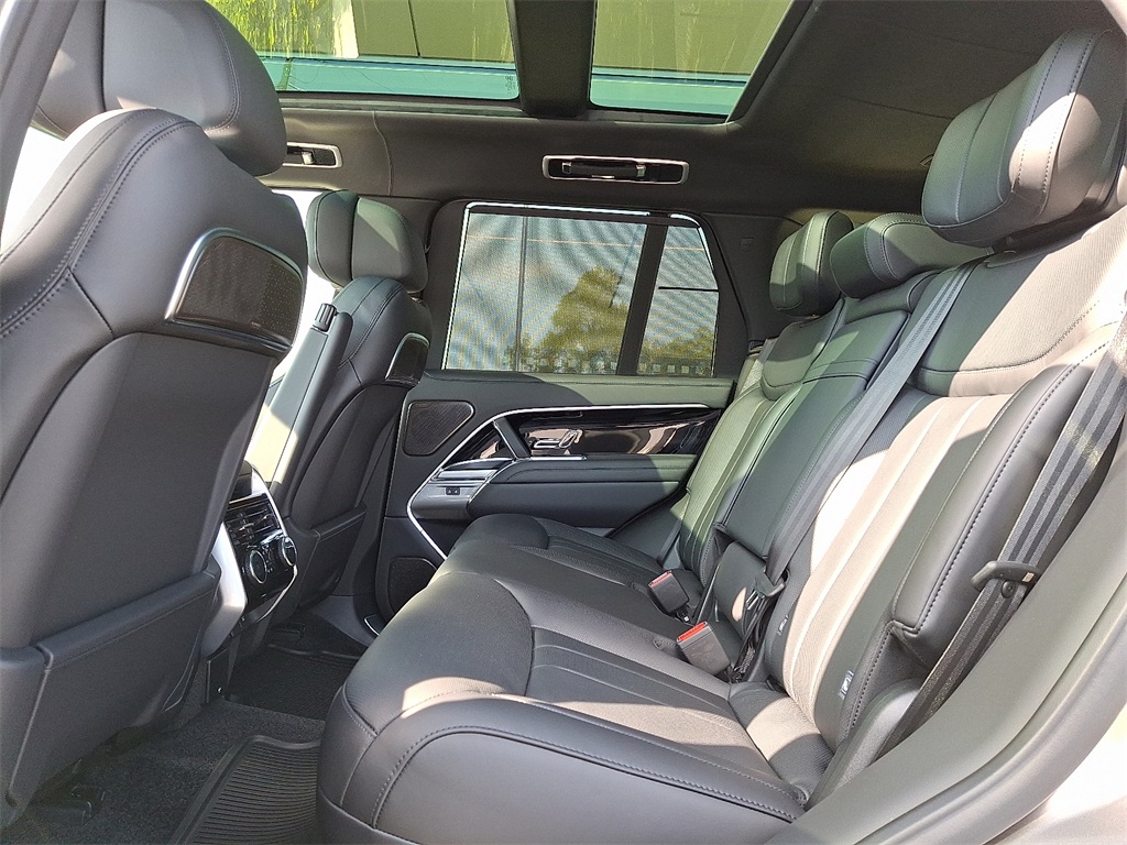 2025 Land Rover Range Rover Autobiography photo 5