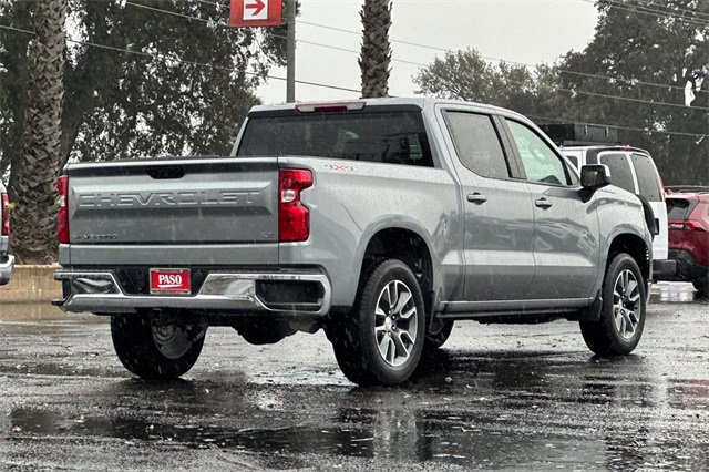 2025 Chevrolet Silverado 1500 LT photo 4