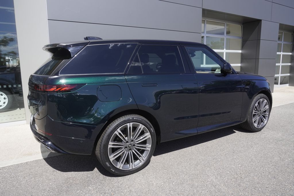 2025 Land Rover Range Rover Sport SE photo 2
