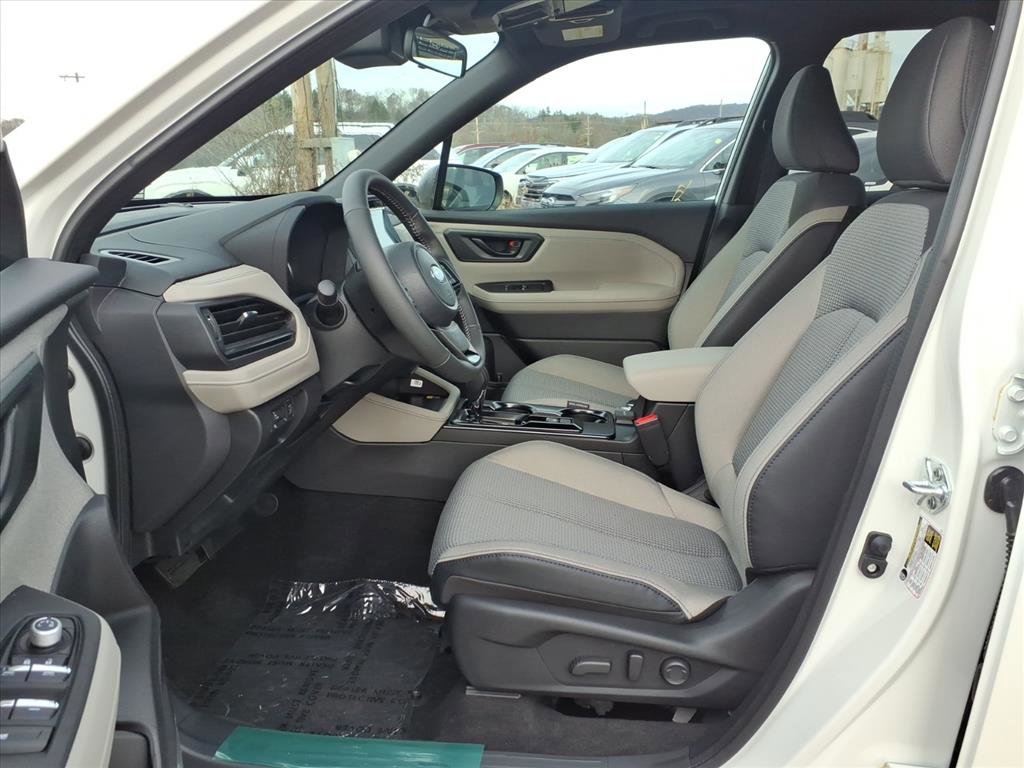 2025 Subaru Forester Premium photo 3