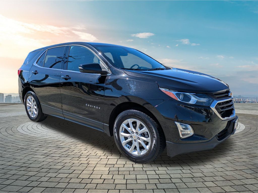 2018 Chevrolet Equinox LT photo 2