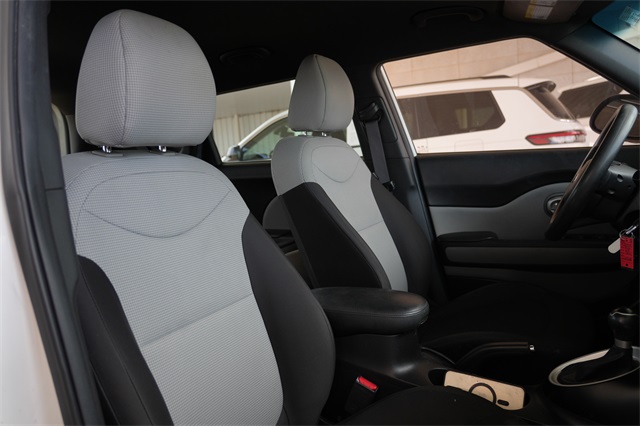 2016 Kia Soul Base photo 12