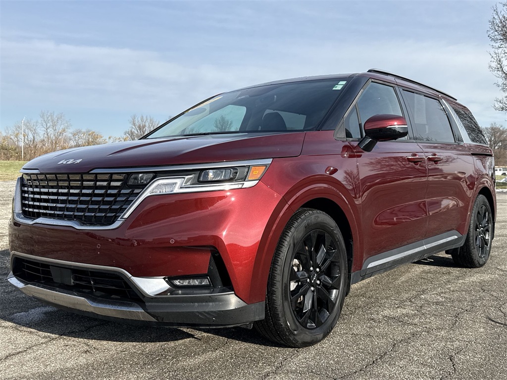 2024 Kia Carnival SX's photo