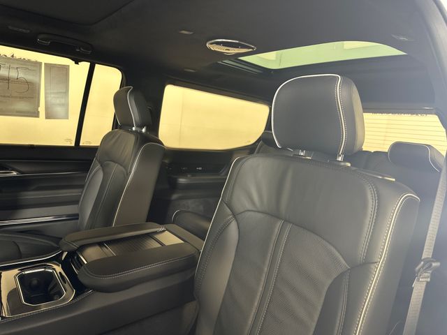 2024 Jeep Grand Wagoneer II photo 44