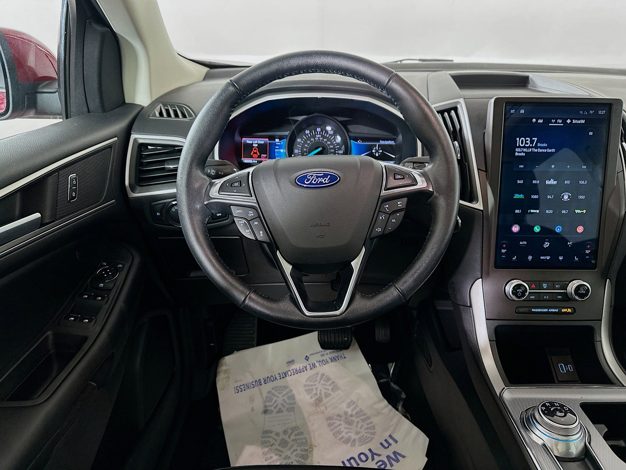 2021 Ford Edge SEL photo 18