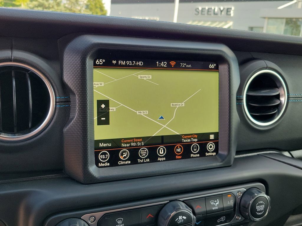 2022 Jeep Wrangler Unlimited Rubicon 4xe photo 18