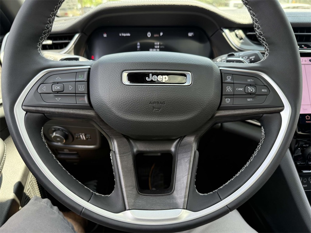 2025 Jeep Grand Cherokee Limited photo 16