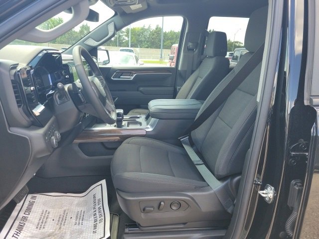 2025 Chevrolet Silverado 1500 RST photo 14