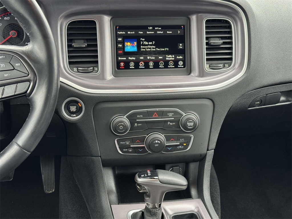 2019 Dodge Charger SXT photo 3