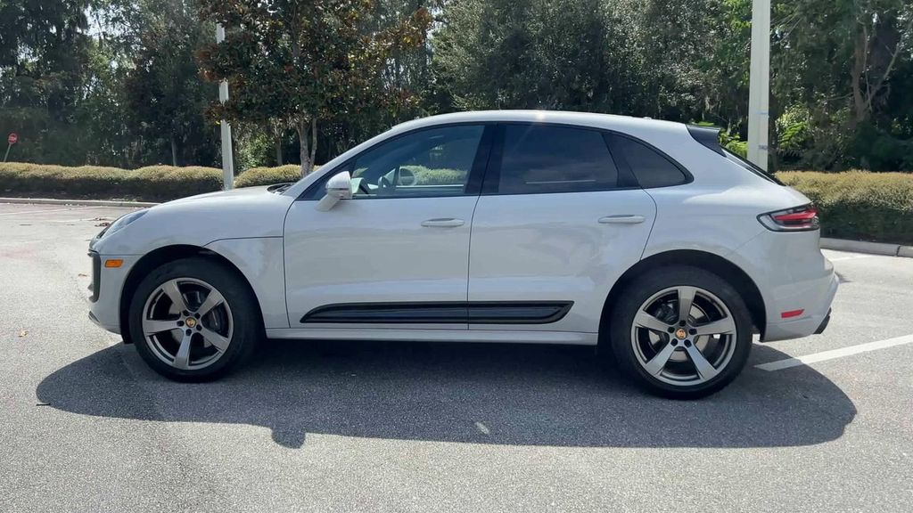 2024 Porsche Macan Base photo 5