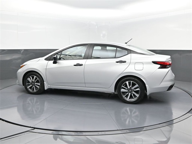 2025 Nissan Versa 1.6 S photo 4