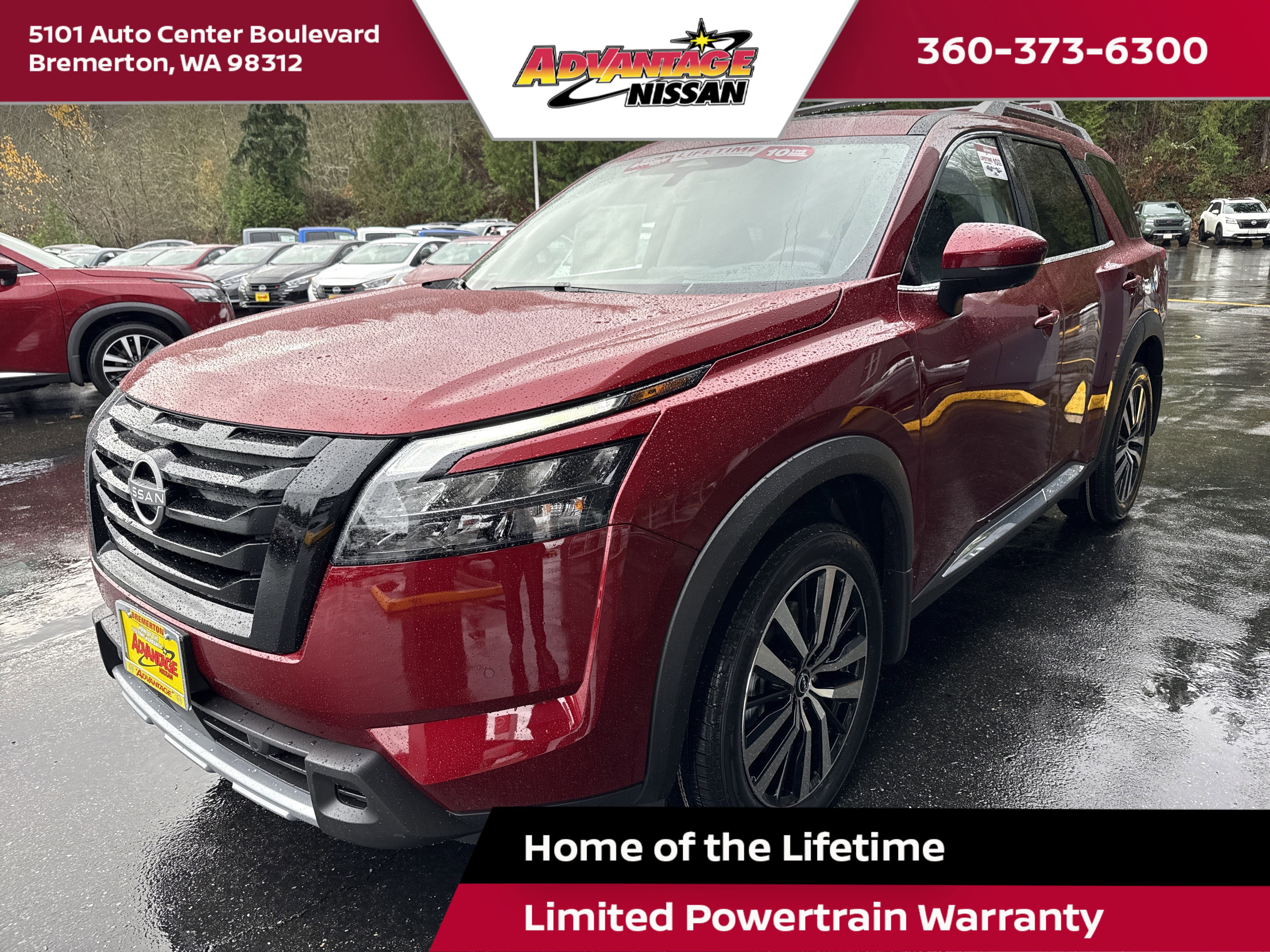 2025 Nissan Pathfinder Platinum's photo