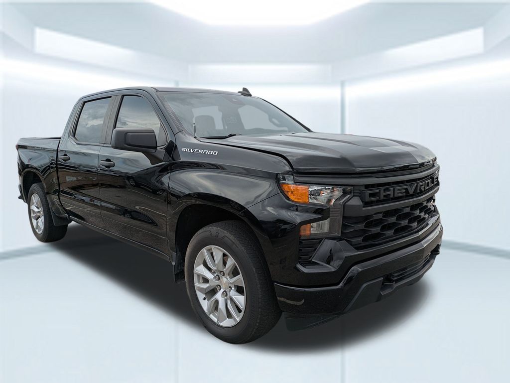 2022 Chevrolet Silverado 1500 Custom photo 2