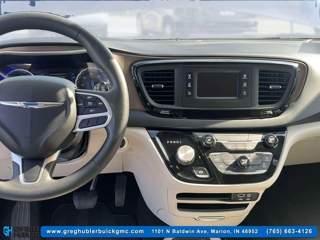 2017 Chrysler Pacifica Touring photo 15