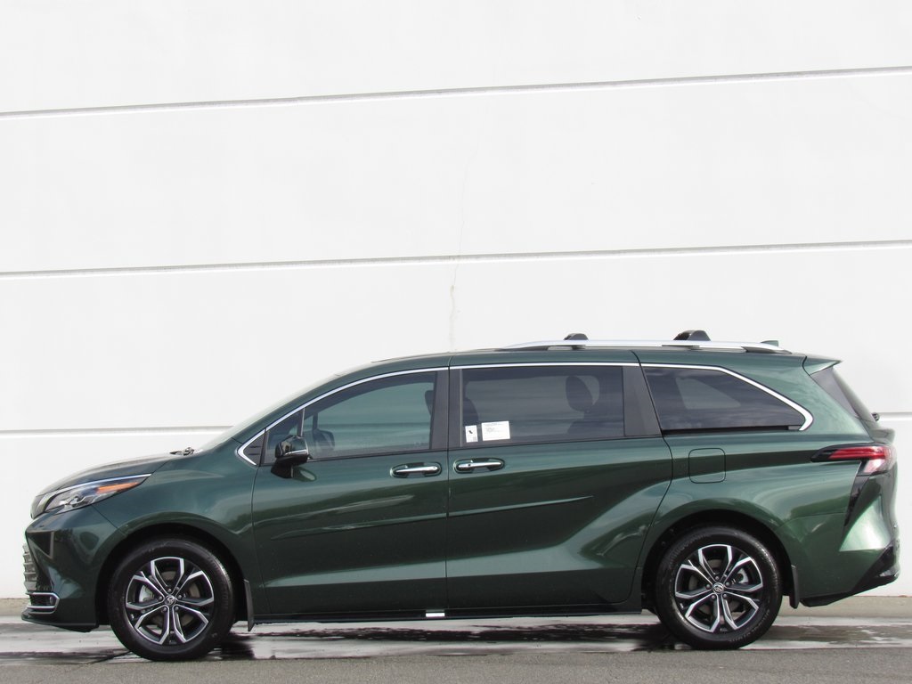 2025 Toyota Sienna Platinum photo 4