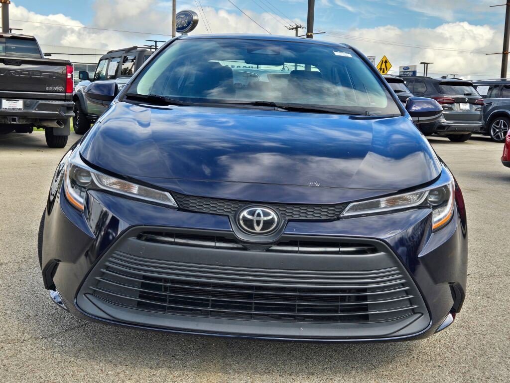 2023 Toyota Corolla LE photo 2
