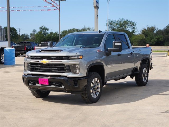 2026 Chevrolet Silverado 2500HD Custom photo 2
